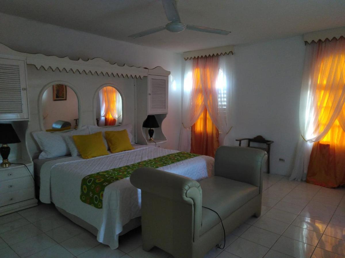 Diamond Villa Guest House Montego Bay Exterior photo