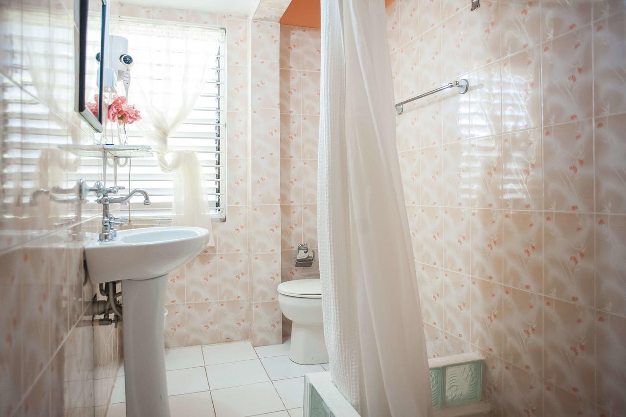 Diamond Villa Guest House Montego Bay Exterior photo