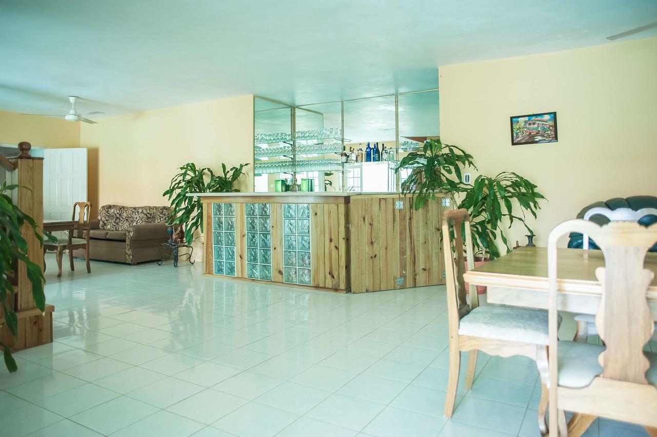 Diamond Villa Guest House Montego Bay Exterior photo