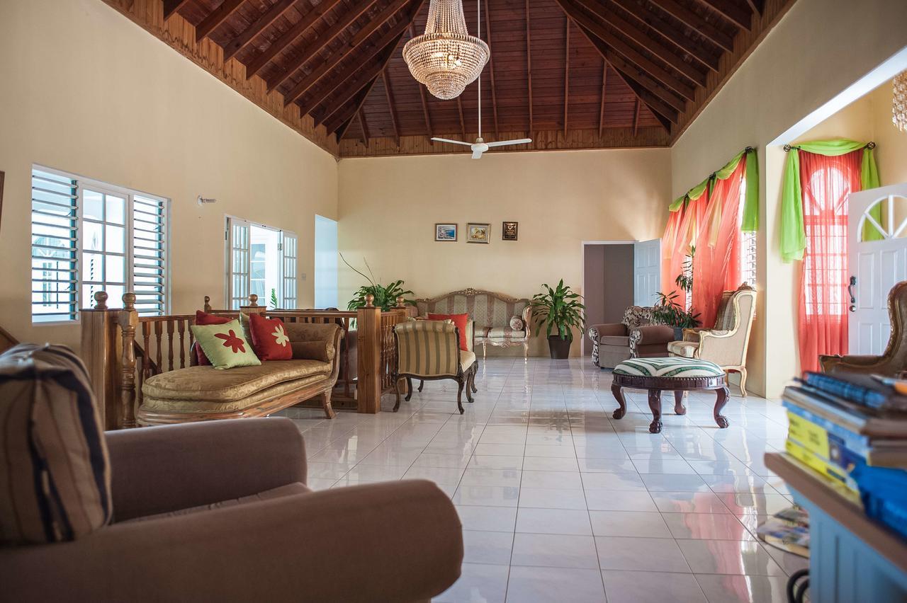 Diamond Villa Guest House Montego Bay Exterior photo