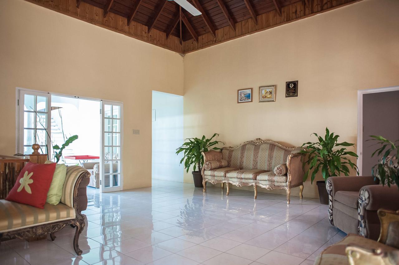 Diamond Villa Guest House Montego Bay Exterior photo