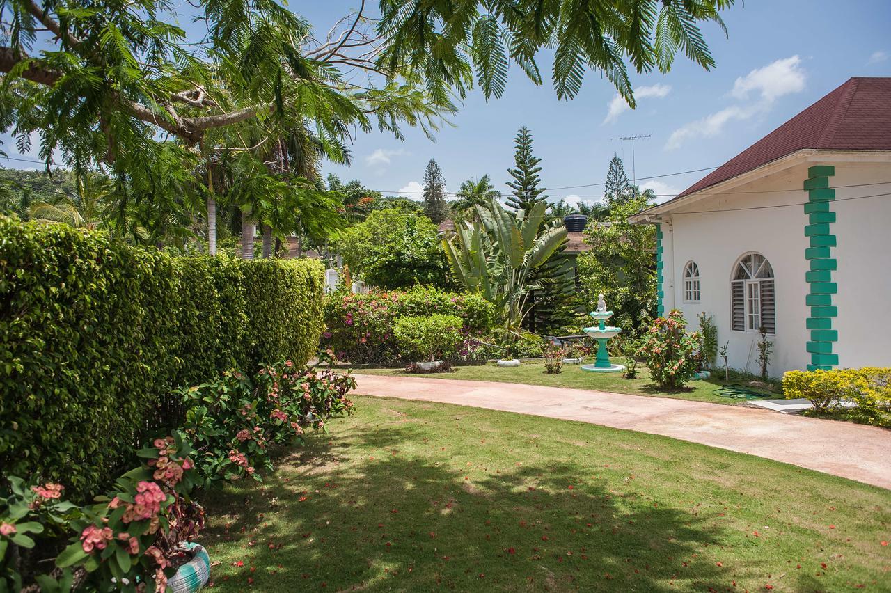 Diamond Villa Guest House Montego Bay Exterior photo
