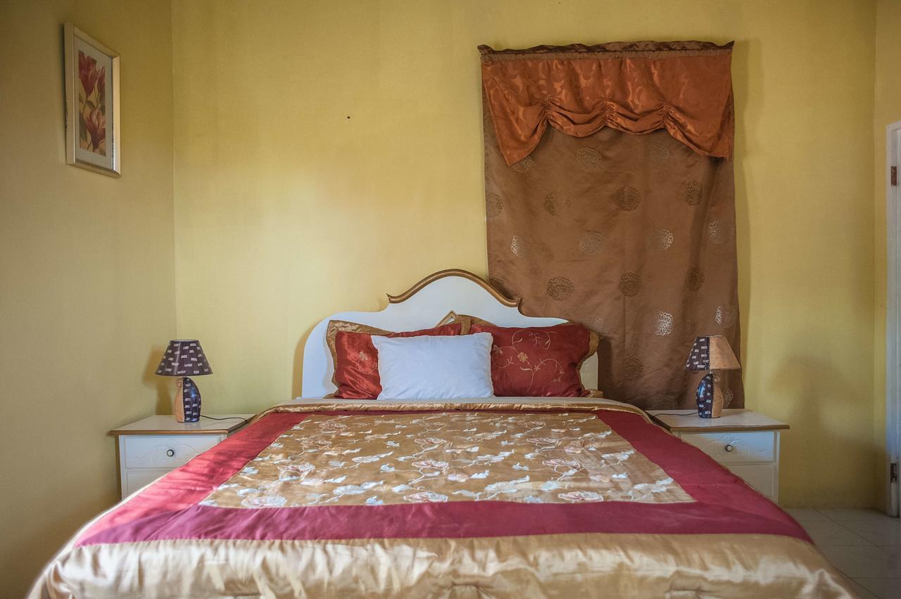 Diamond Villa Guest House Montego Bay Exterior photo