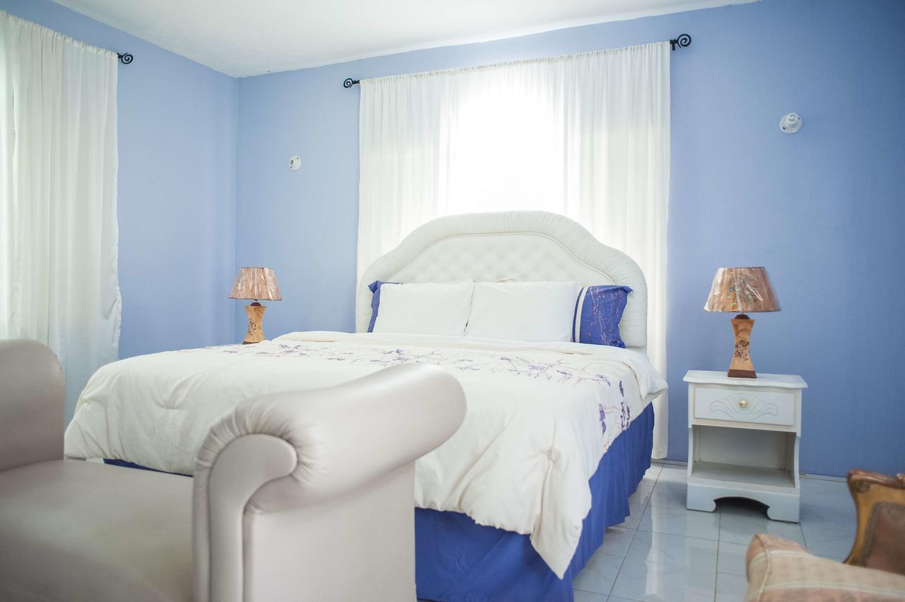 Diamond Villa Guest House Montego Bay Exterior photo