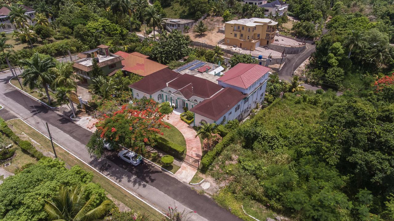 Diamond Villa Guest House Montego Bay Exterior photo