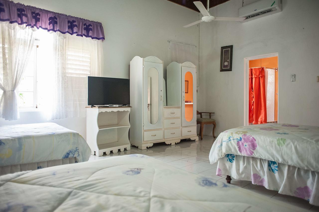 Diamond Villa Guest House Montego Bay Exterior photo