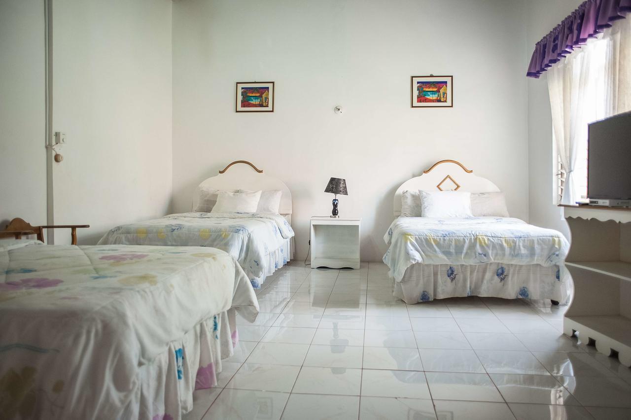Diamond Villa Guest House Montego Bay Exterior photo